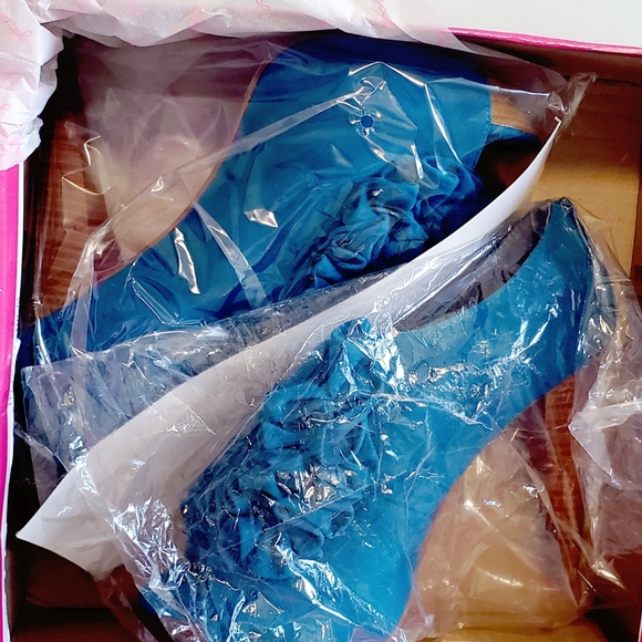 Qupid Ruffle Peep Toe Booties - Picture 5 of 7